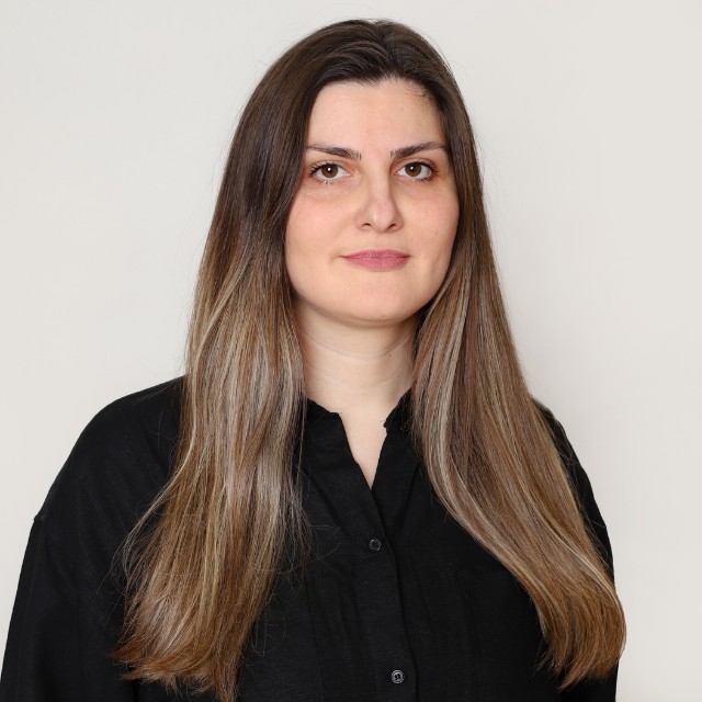 Xhensila Thomollari - Eight Versa